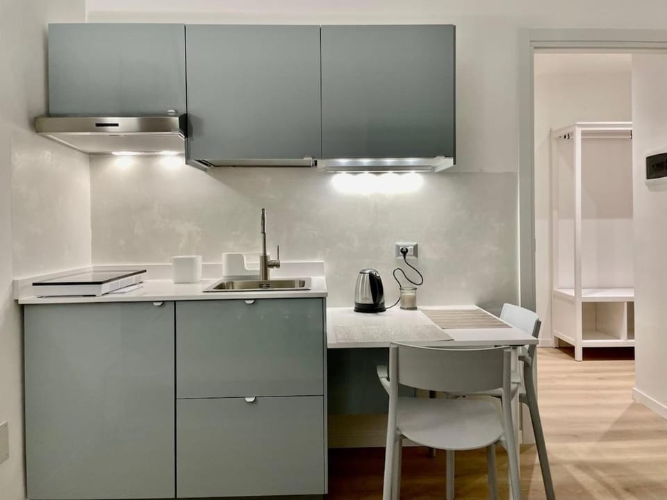 Premium Chic Studio Missori and Vetra subway W2 Apartment in Milan