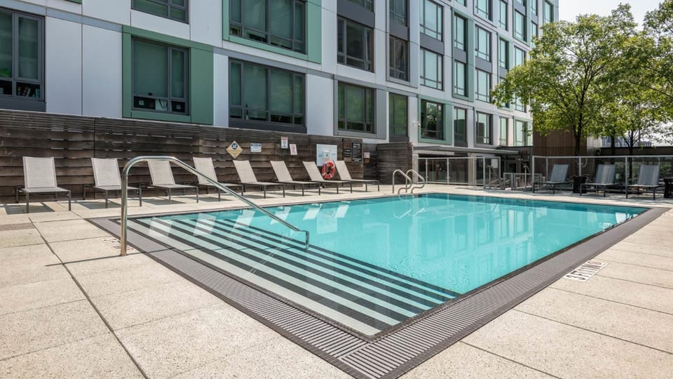 South End Family Apartment with Pool Gym & Downtown Yay Apartment in South Boston