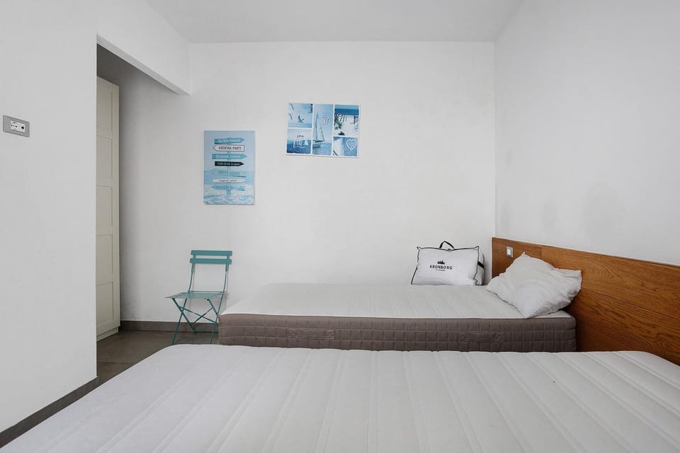 Living room, Bedroom