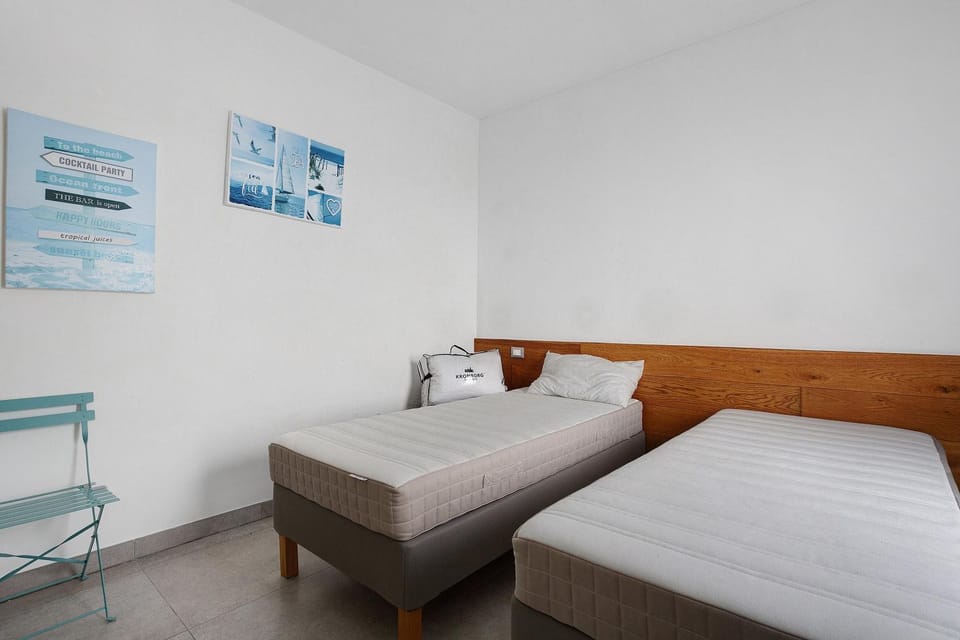 Property building, Living room, Bedroom