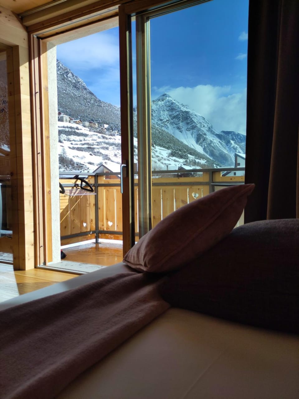 Bed, Natural landscape, Winter, Bedroom, Mountain view