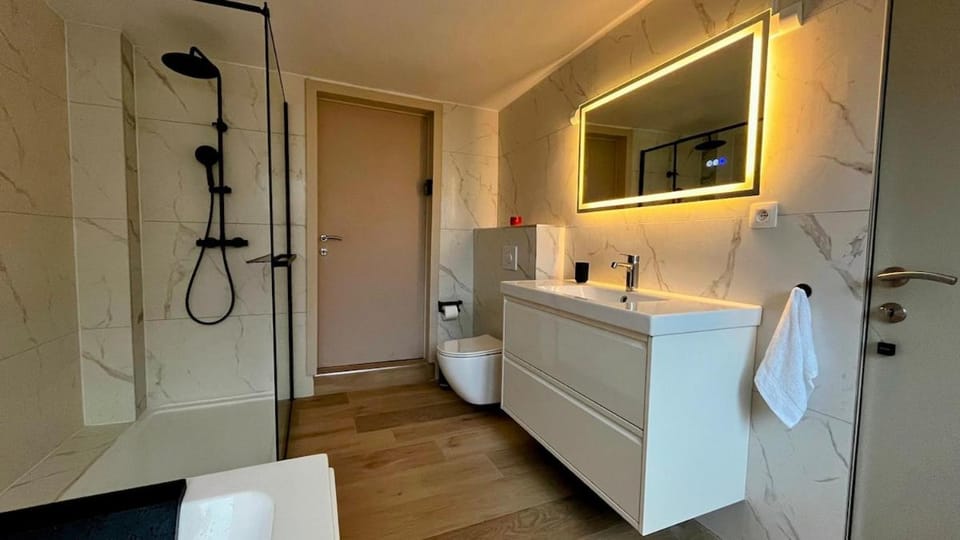 Shower, Bathroom, Bath, towels