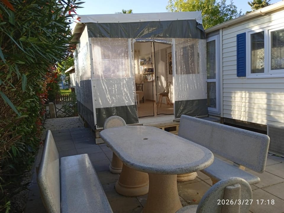 Garden, Living room
