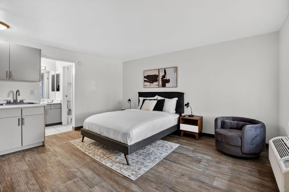 Stylish renovated studio with new modern design Apartment in Paradise