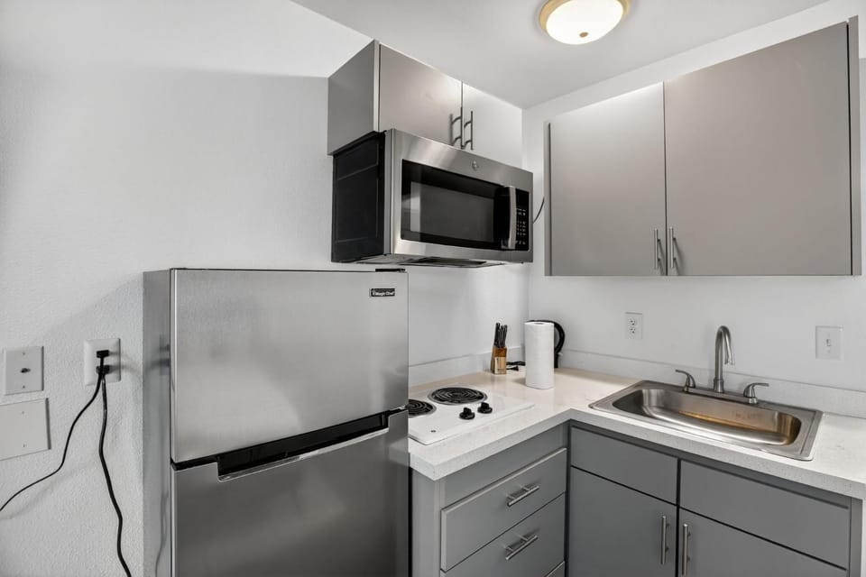 Chic furnished studio with inviting modern decor Apartment in Paradise