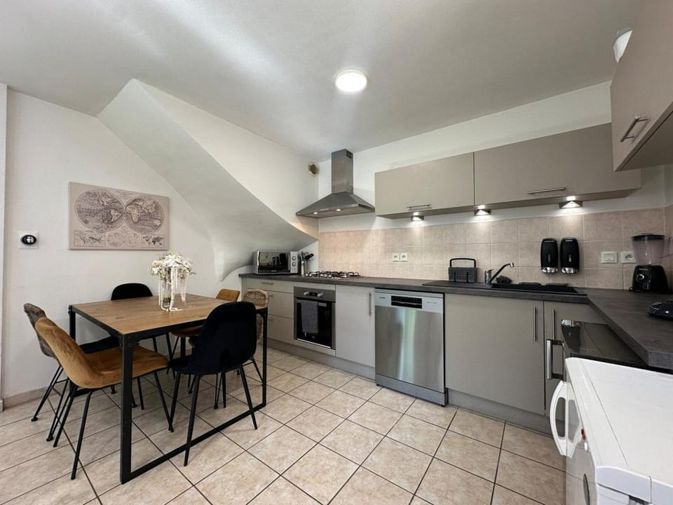 Kitchen or kitchenette, Dining area, dishwasher, oven, stove, toaster