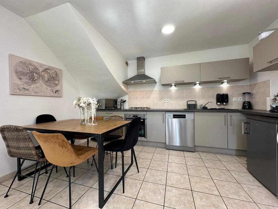 Dining area, oven, stove, toaster