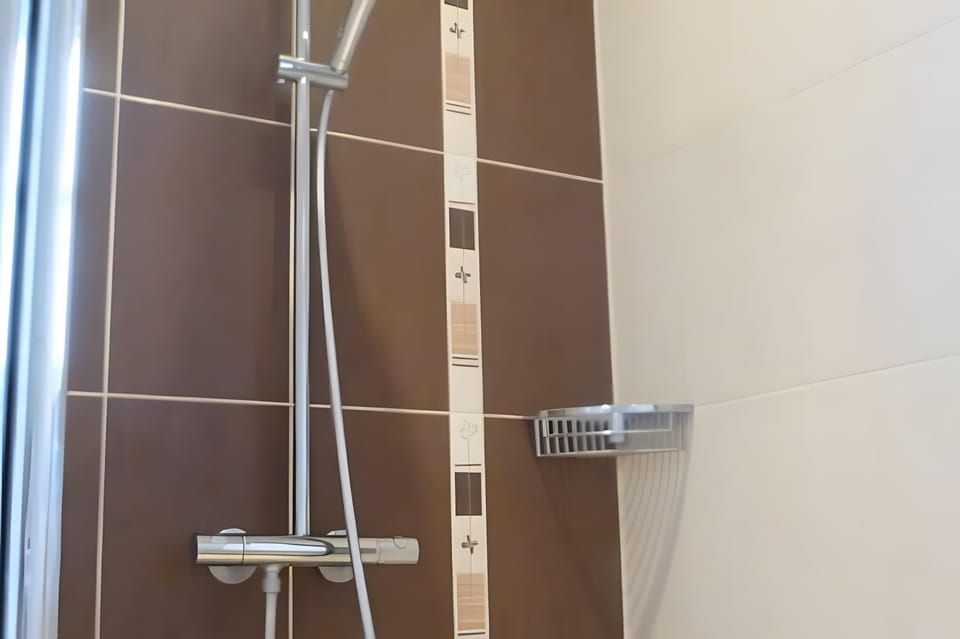 Bathroom, Living room