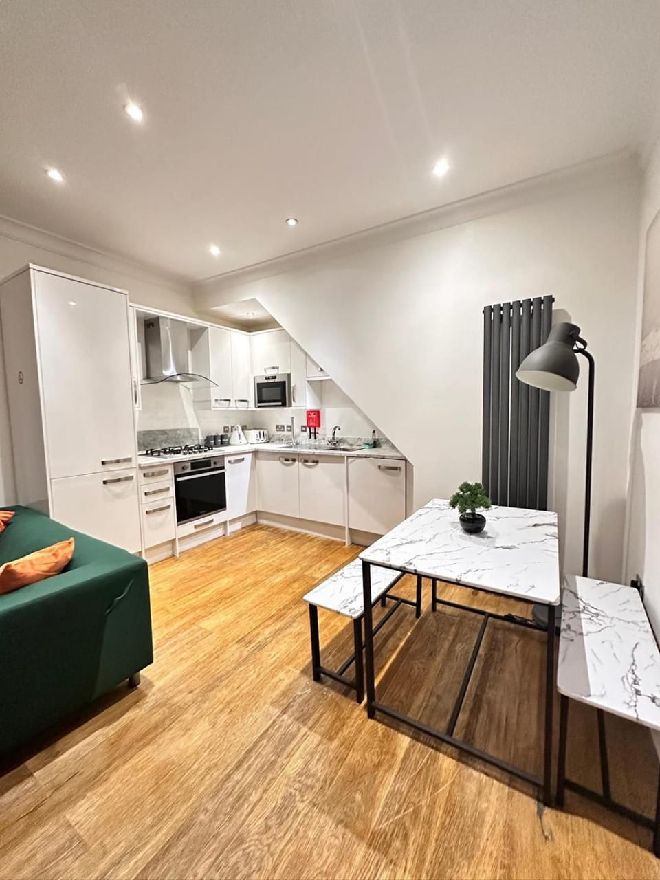 Kitchen or kitchenette, Dining area