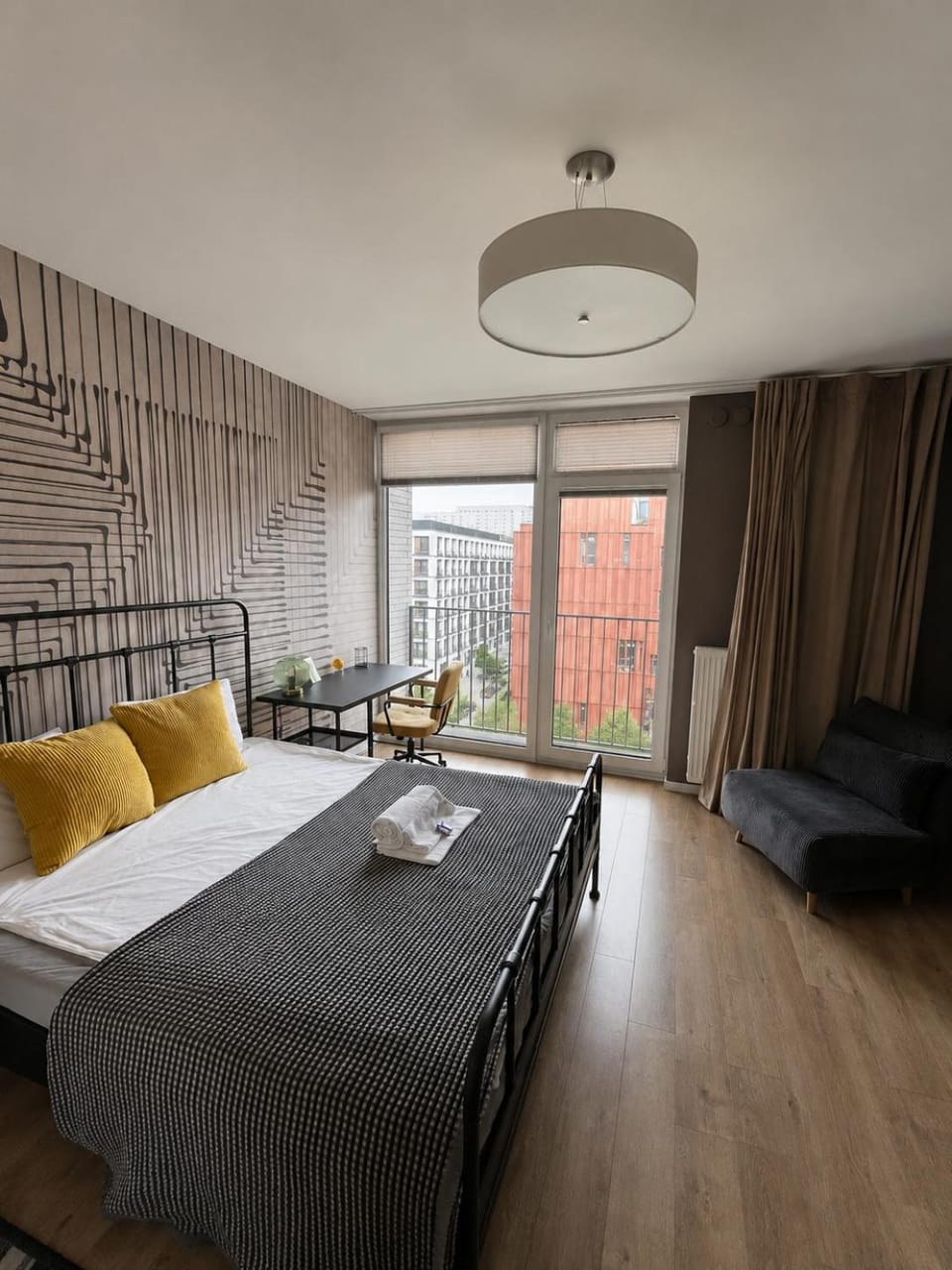Bed, Seating area