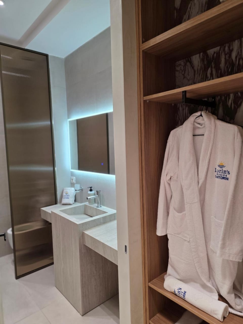 Bathroom, towels