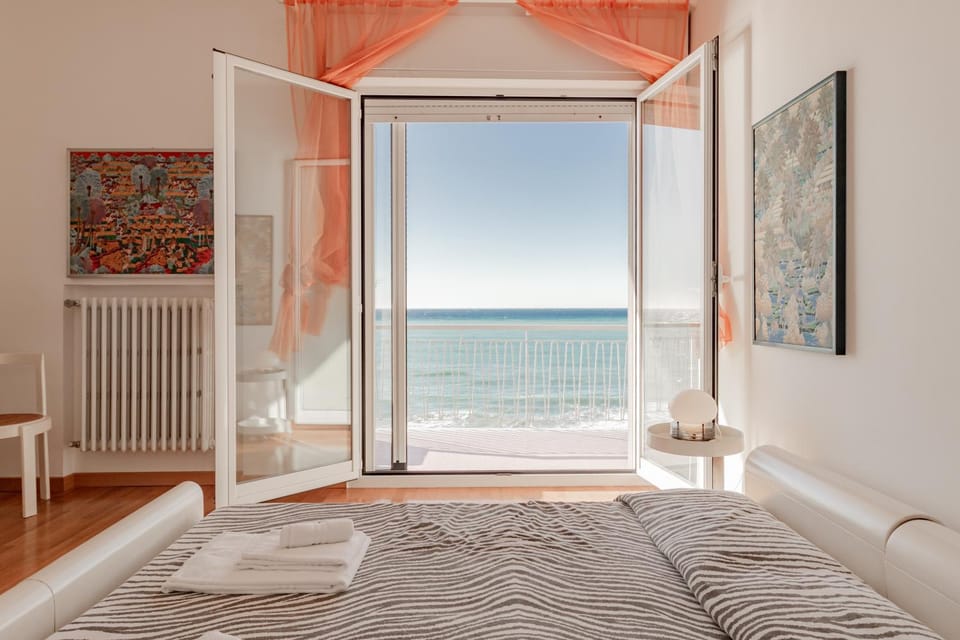 Bed, Natural landscape, Photo of the whole room, Bedroom, Sea view, towels
