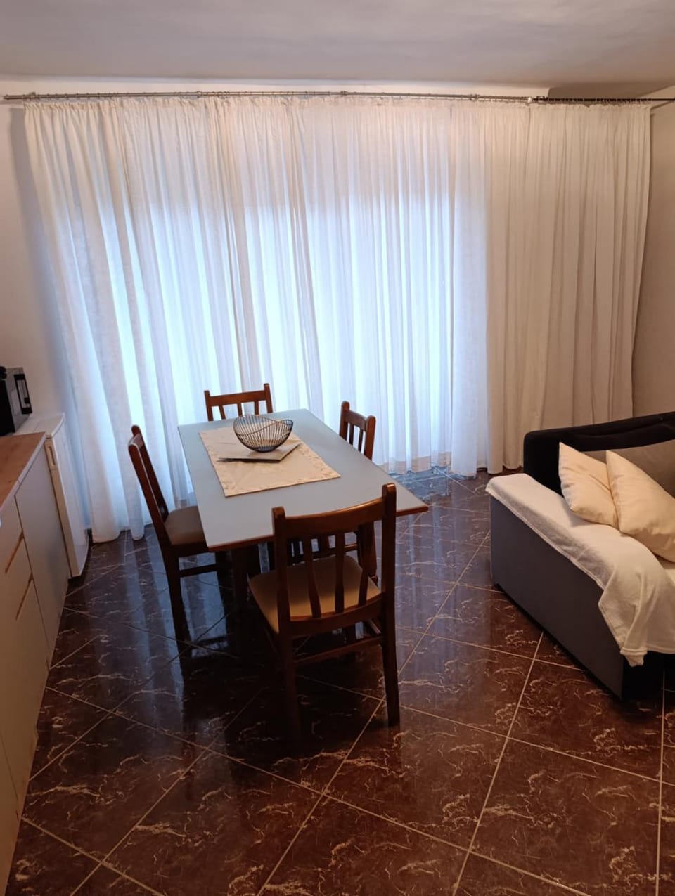 Seating area, Dining area
