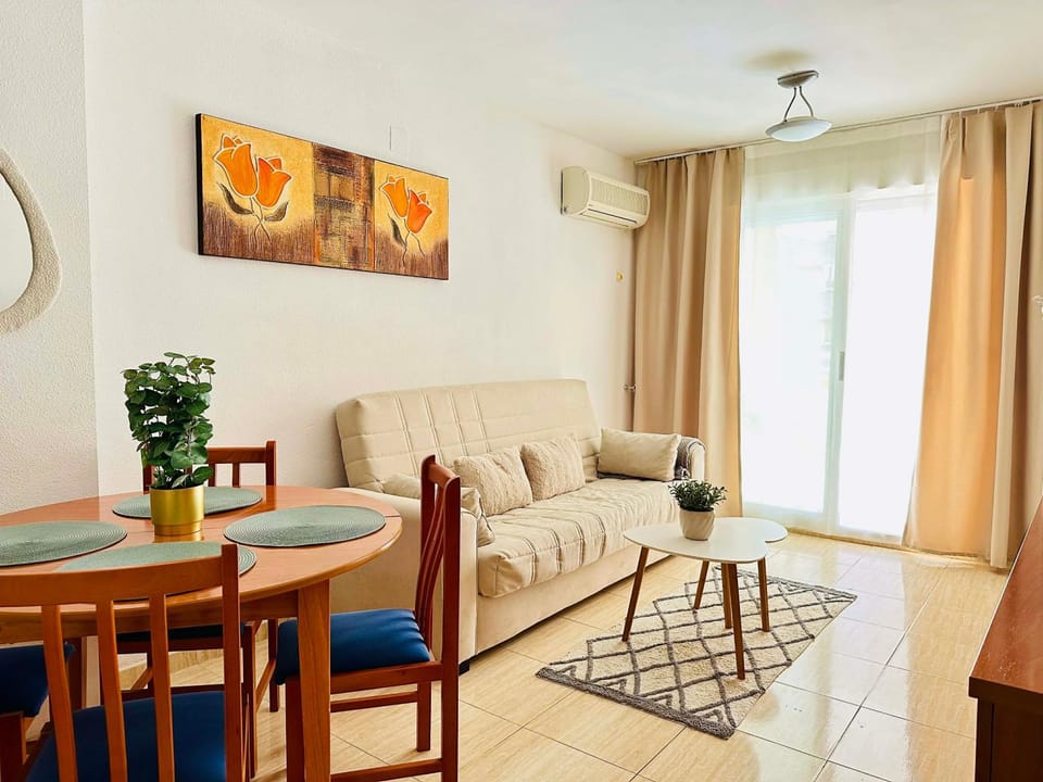 Living room, Seating area, Dining area