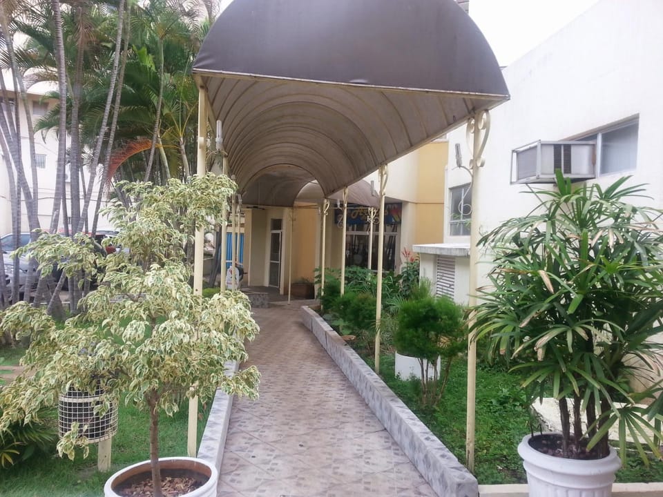 Property building, Facade/entrance, Garden