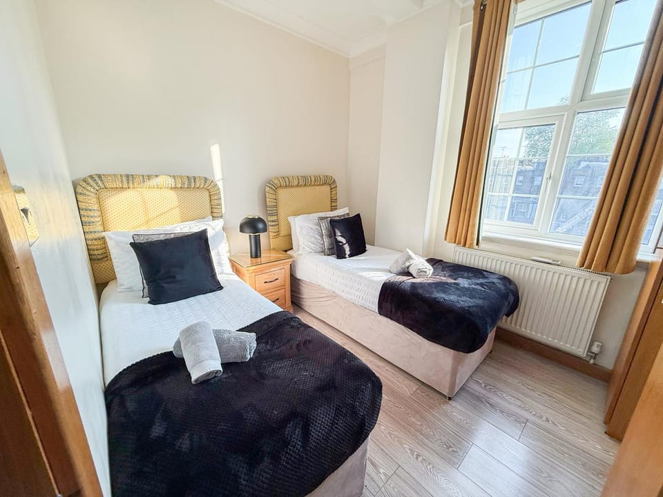 Bed, View (from property/room), Photo of the whole room, Bedroom, heating, storage, towels, wardrobe, air conditioner