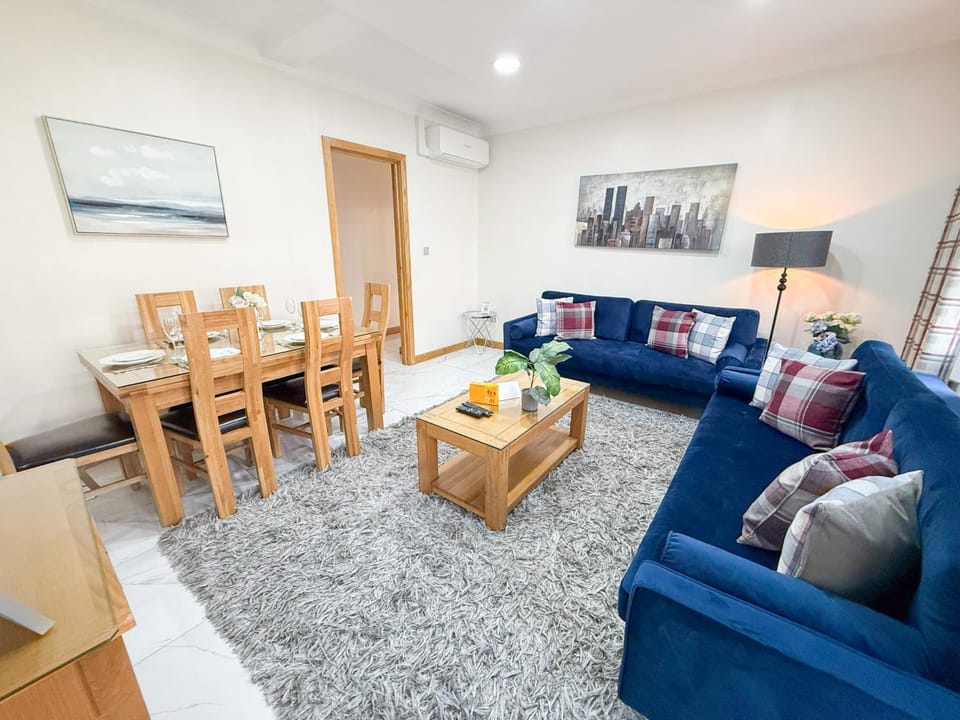 TV and multimedia, Living room, Decorative detail, Seating area, Dining area, heating, air conditioner
