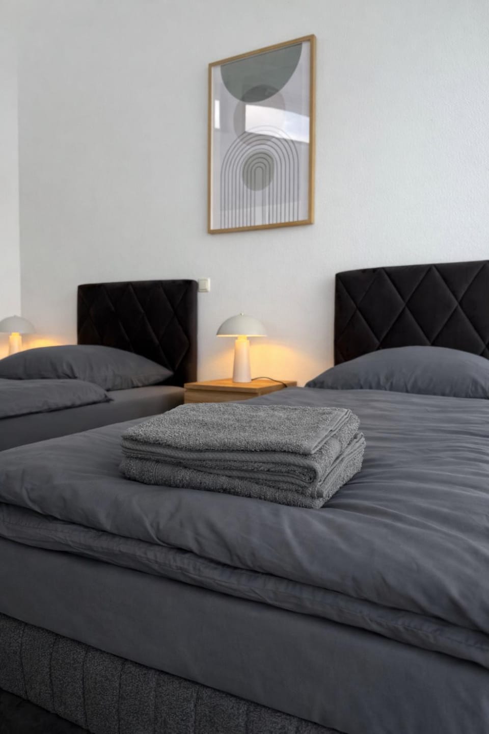 Bed, towels
