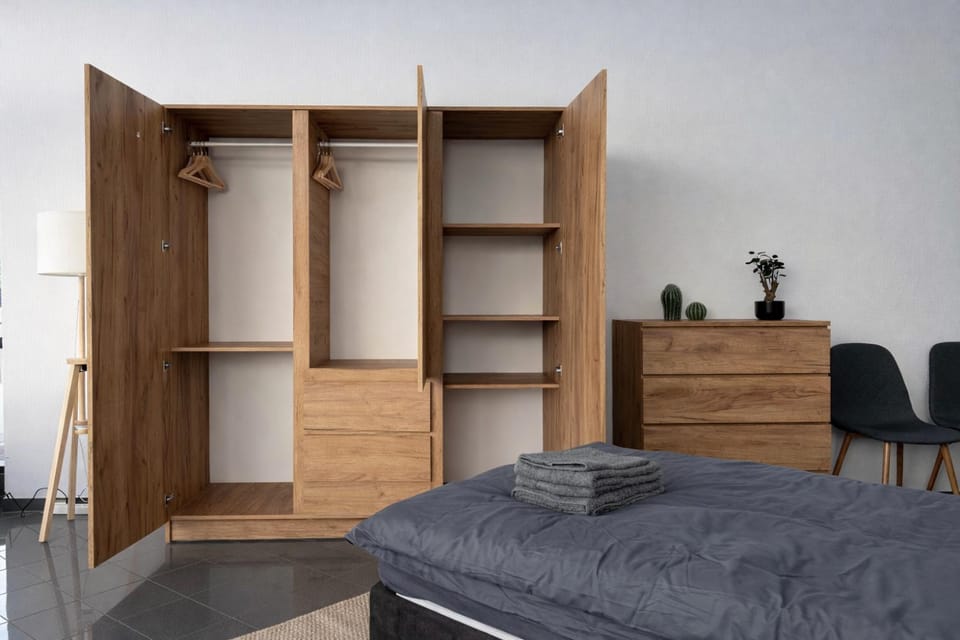 Seating area, Bedroom, wardrobe