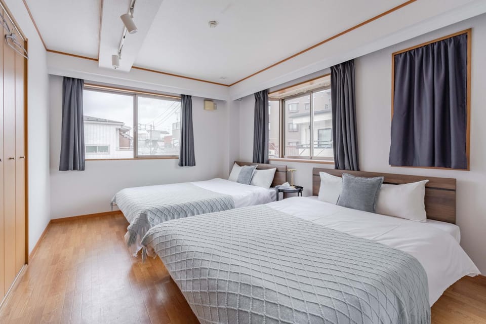 Photo of the whole room, Bedroom