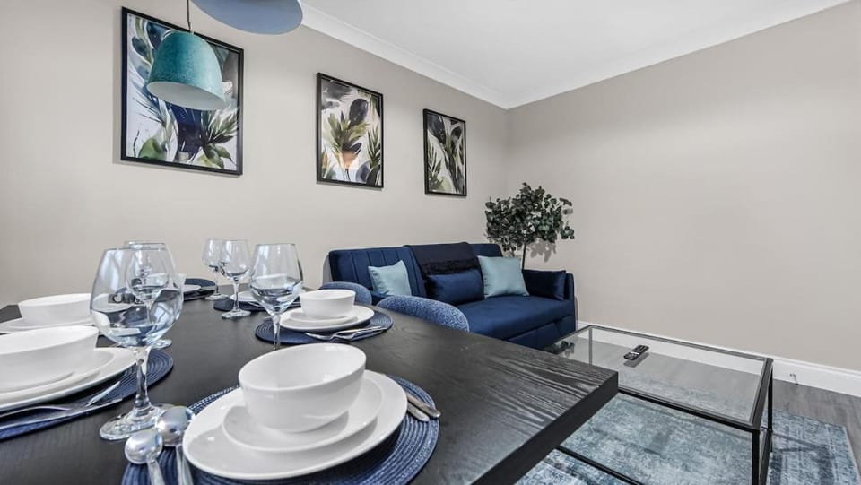 Elegant Two Bed Near Caledonian Road & King Cross Apartment in London Borough of Islington