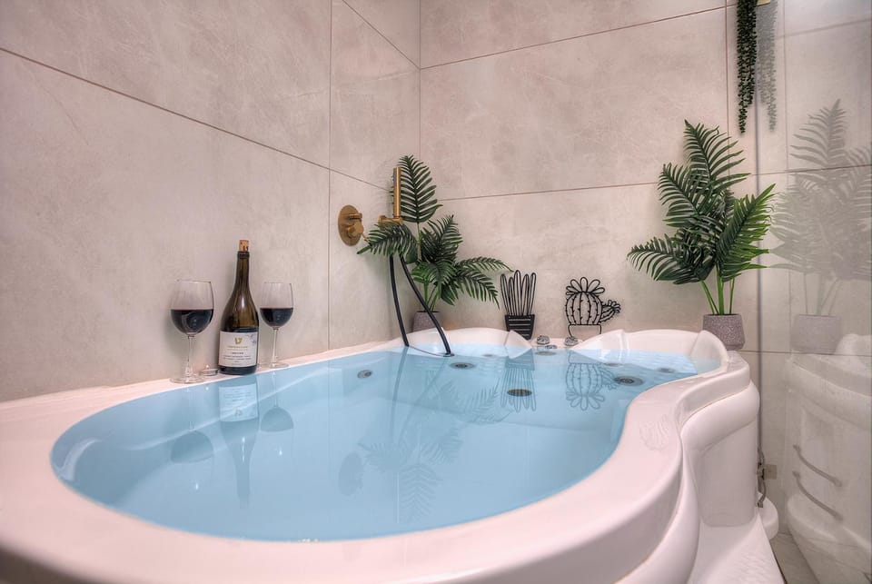 Hot Tub, Hot Tub, Bathroom, Bath