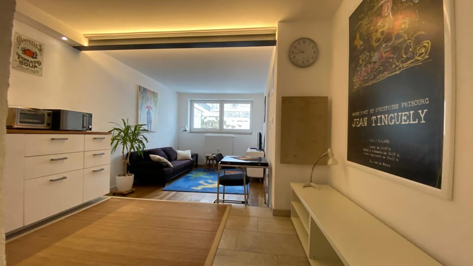 Kitchen or kitchenette, Living room, Seating area