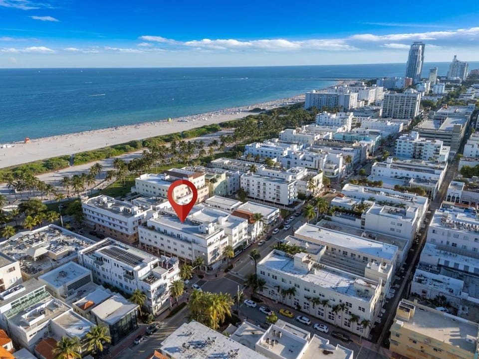 1 BLOCK FROM OCEAN 1 Bedroom in South Beach Collins Avenue Apartment in Flamingo Lummus