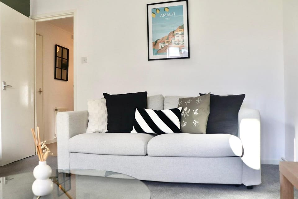 Bed, Living room, Seating area