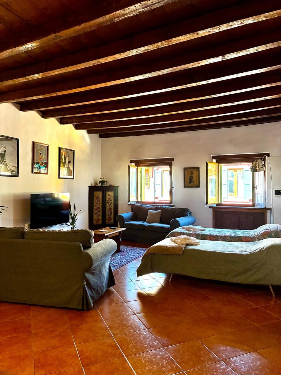 Bed, Living room