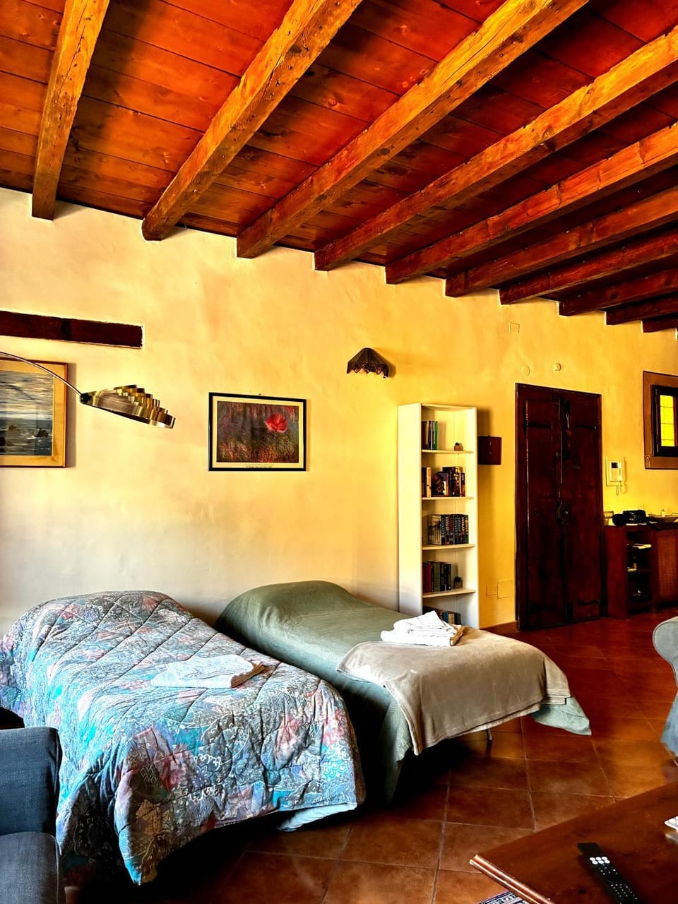 Bed, Living room