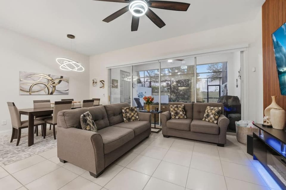 Tranquil Times Townhouse 4 bed Private Pool House in Four Corners