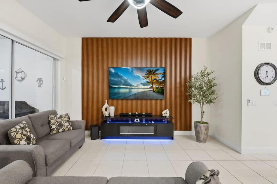 Tranquil Times Townhouse 4 bed Private Pool House in Four Corners