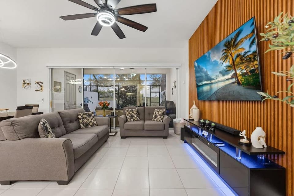Tranquil Times Townhouse 4 bed Private Pool House in Four Corners
