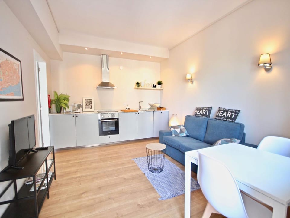 TV and multimedia, Kitchen or kitchenette, Living room, Seating area, Dining area