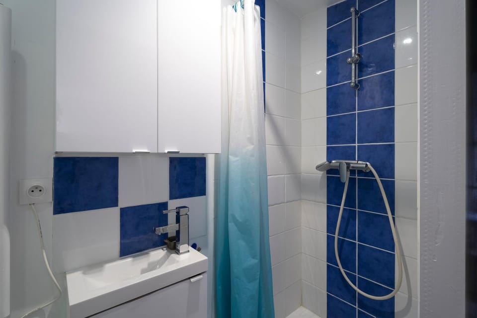 Bathroom, Living room