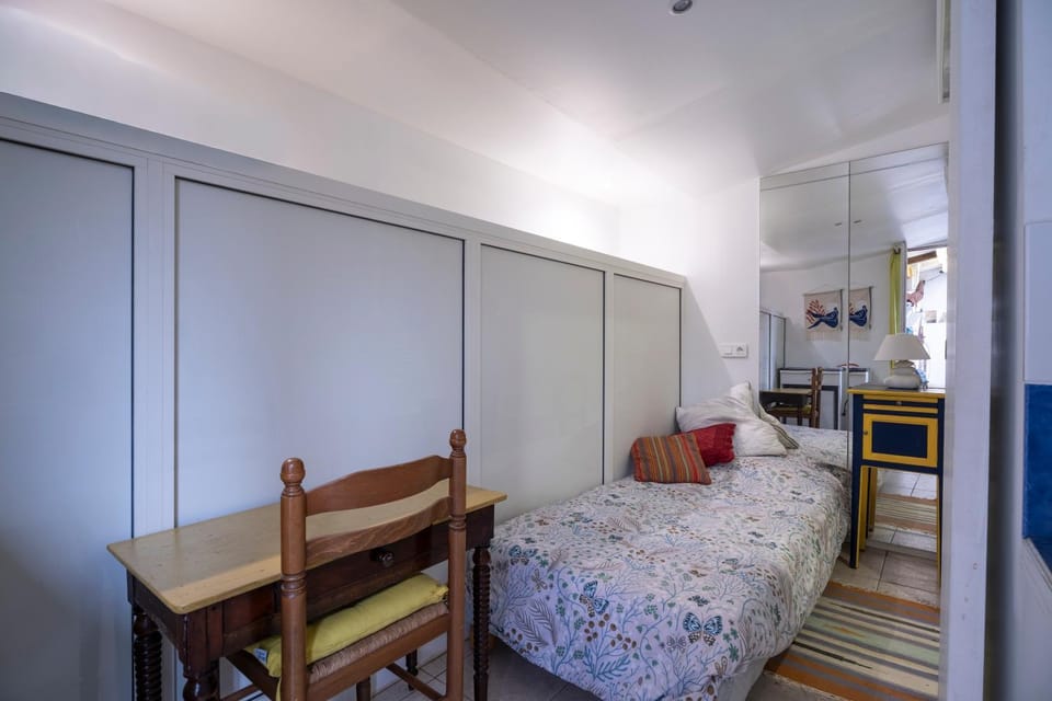 Property building, Living room, Bedroom