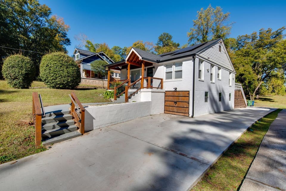 5 Mi to Dtwn ATL! Cutest Cottage in Venetian Hills House in Atlanta