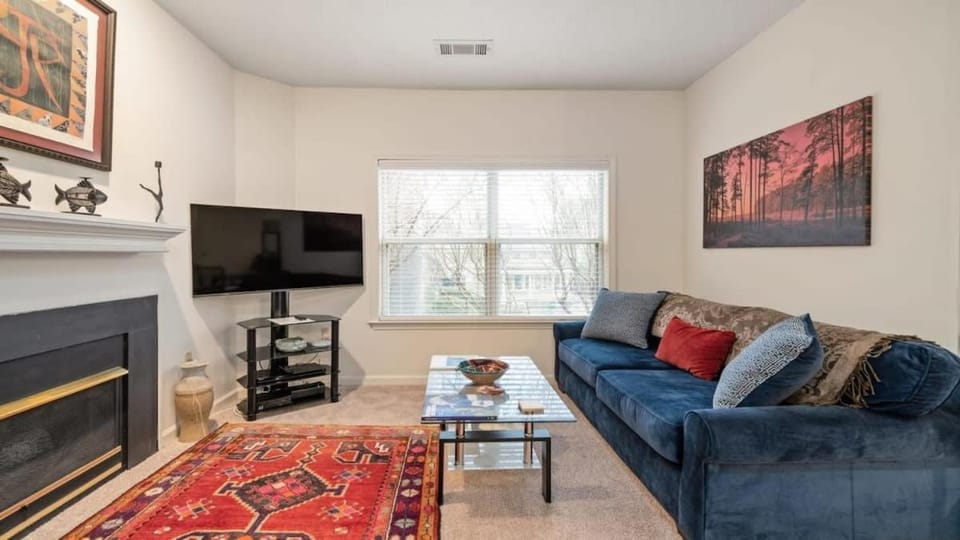 Cozy 1-BR apartment with a seasonal pool Apartment in Charlotte