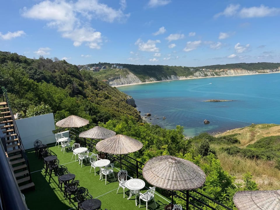 Nearby landmark, Spring, Day, Beach, Lake view, Mountain view, Sea view, sunbed