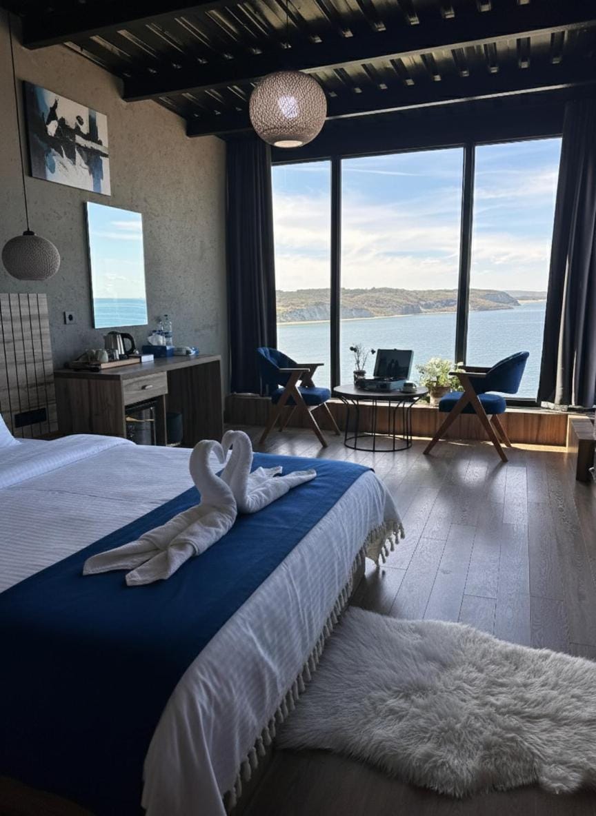 Bed, View (from property/room), Photo of the whole room, Bedroom, Sea view