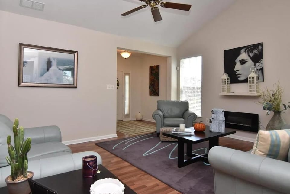 3BR Retreat , Near Beach , BBQ , Pool , Sleeps 12 Villa in Sussex County