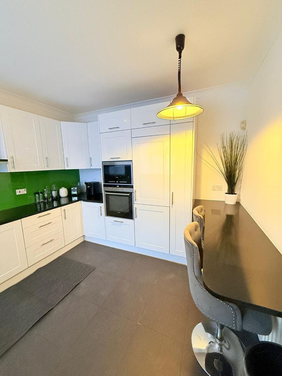 Kitchen or kitchenette, Dining area, oven, stove