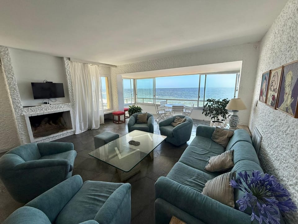 departamento 4 ambientes frente al mar con cochera privada CostaAzulPunta Apartment in Punta del Este
