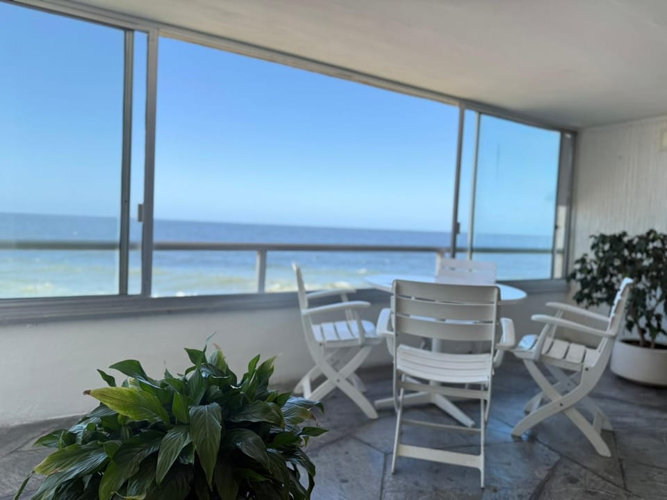 departamento 4 ambientes frente al mar con cochera privada CostaAzulPunta Apartment in Punta del Este