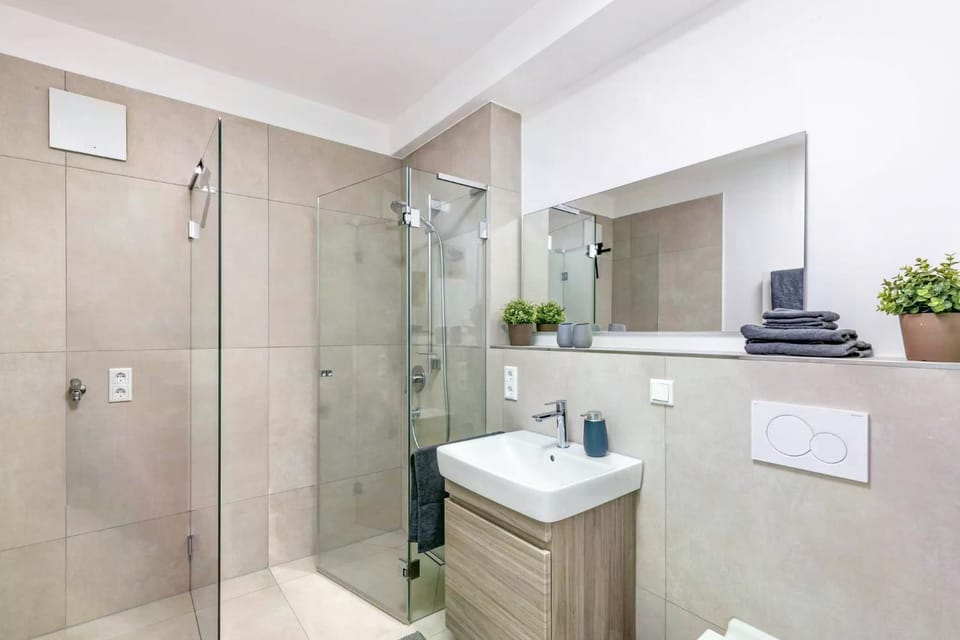 Shower, Bathroom, towels