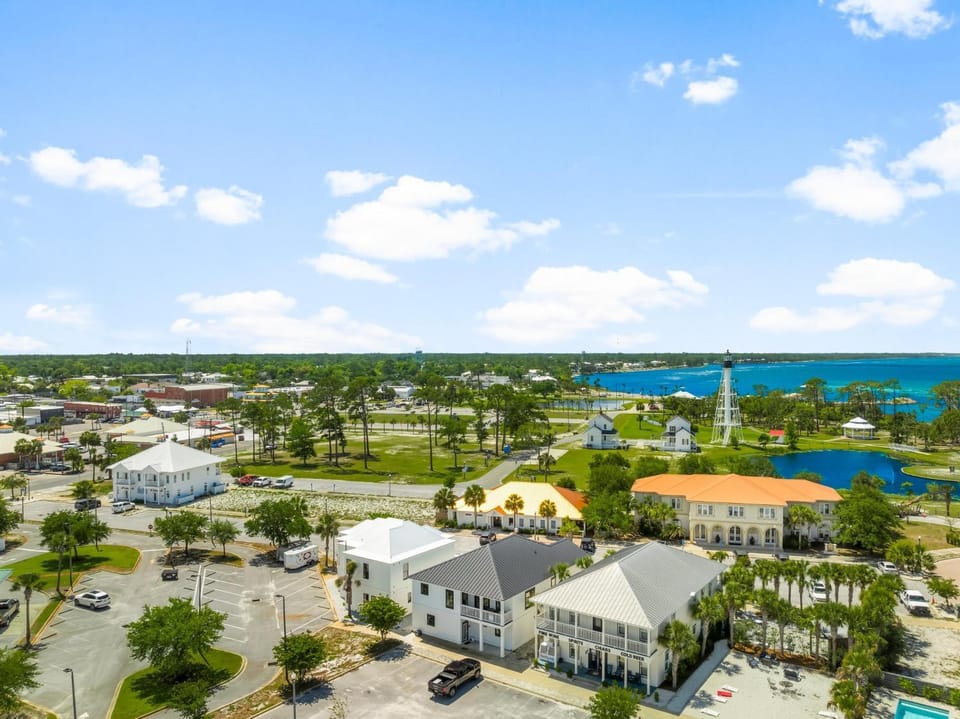 Nearby landmark, Day, Neighbourhood, Natural landscape, Bird's eye view, Sea view