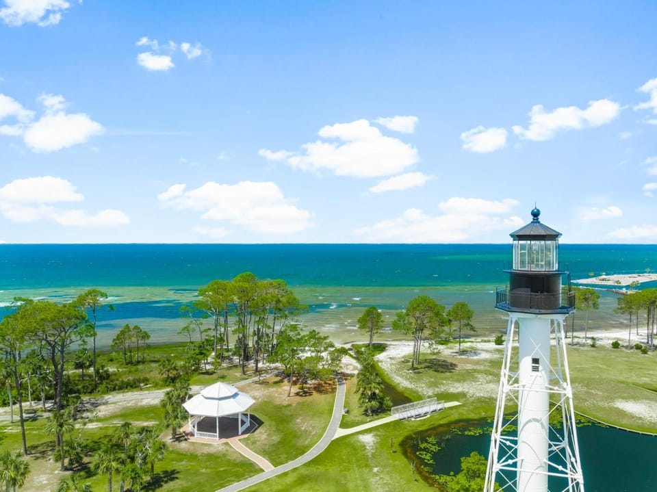 Nearby landmark, Day, Neighbourhood, Natural landscape, Bird's eye view, Sea view