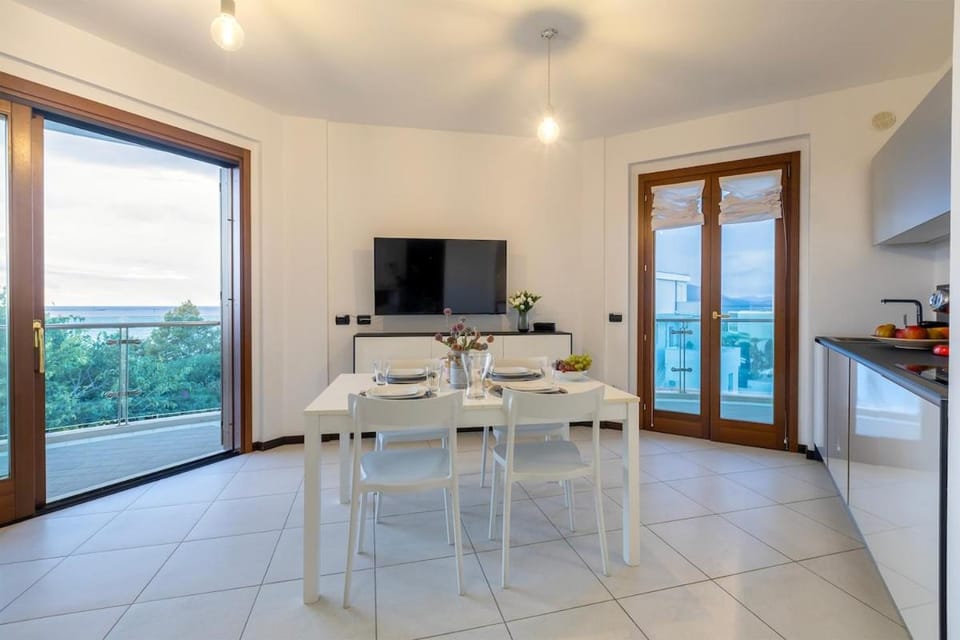 Natural landscape, TV and multimedia, View (from property/room), Balcony/Terrace, Kitchen or kitchenette, Dining area