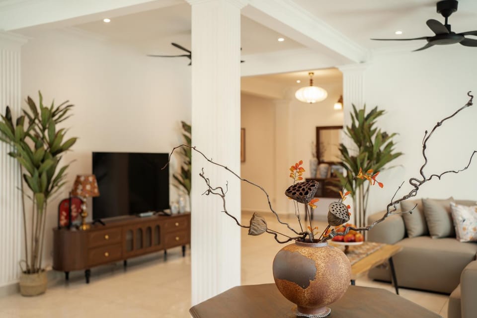 Coconut Bay beach Villa seaview karaoke 20pax Villa in Tanjung Bungah